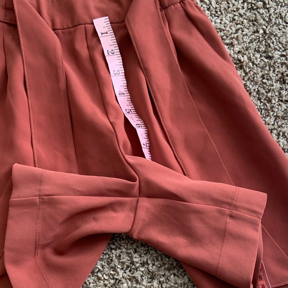 Lululemon short size 2 - Picture 3 of 8